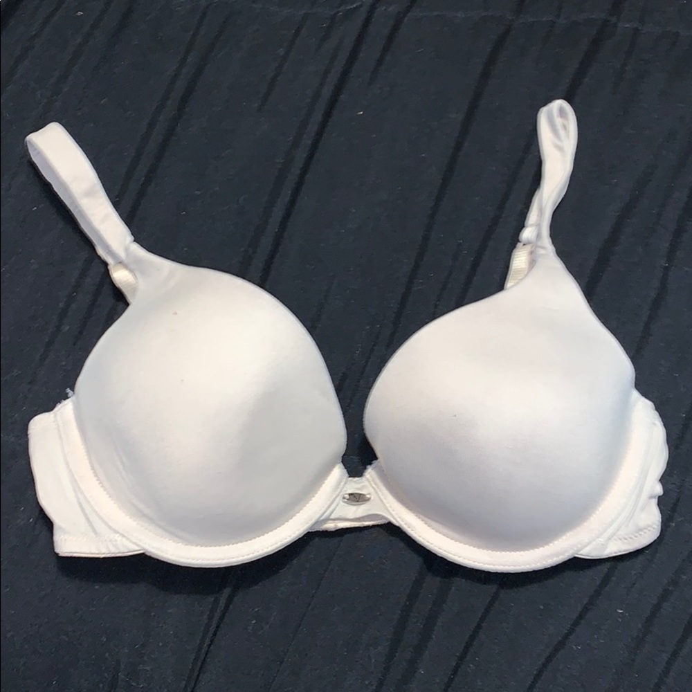 Nude bra from Vassarette. In good condition.